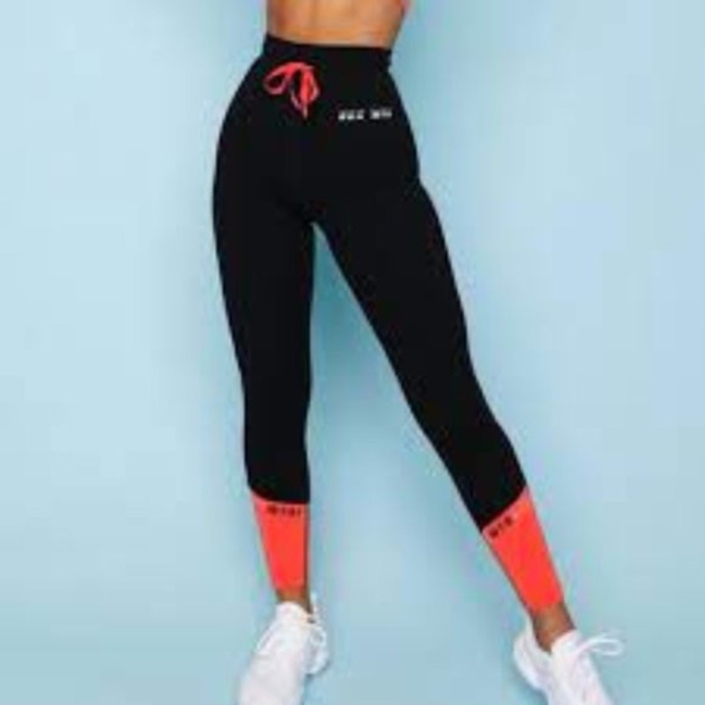 Sarah’s Day Ignite Leggings - Size Medium